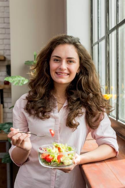 Healthy-Women-With-Salad-Bowl